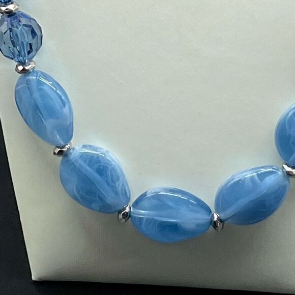 Jessica Simpson Blue Swirl Dimension Genuine Lucite One Strand Necklace Tags - Picture 3 of 6